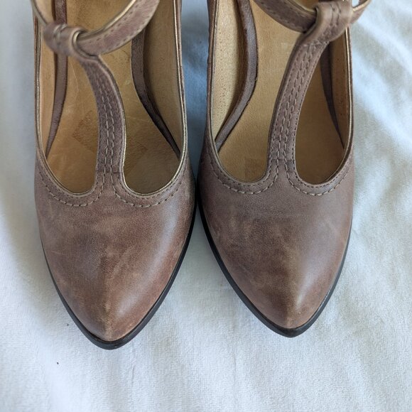 RARE Frye Brown T-strap Leather Pumps Distressed-style Vintage-inspired heels - Picture 3 of 11